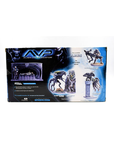 McFarlane Toys - Alien vs Predator AVP - Birth of The Hybrid Deluxe Boxed Set - Toys & Games:Action Figures & Accessories:Action Figures